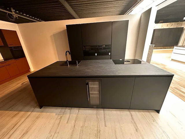 Häcker topsoft mat zwart eiland keuken - afbeelding 23 van  30