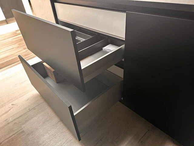 Häcker topsoft mat zwart eiland keuken - afbeelding 27 van  30