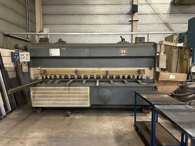 Haco - hslx 3013 - cnc guillotine shears - 2001 - afbeelding 1 van  9