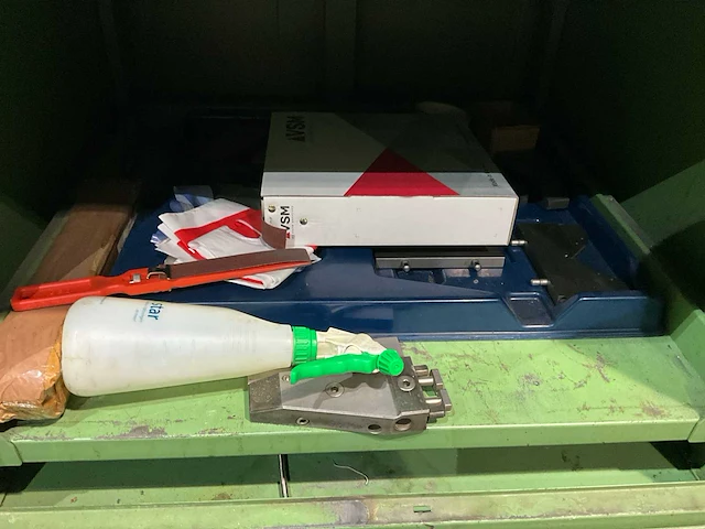 Hagro ladenkast met machinegereedschappen - afbeelding 3 van  11