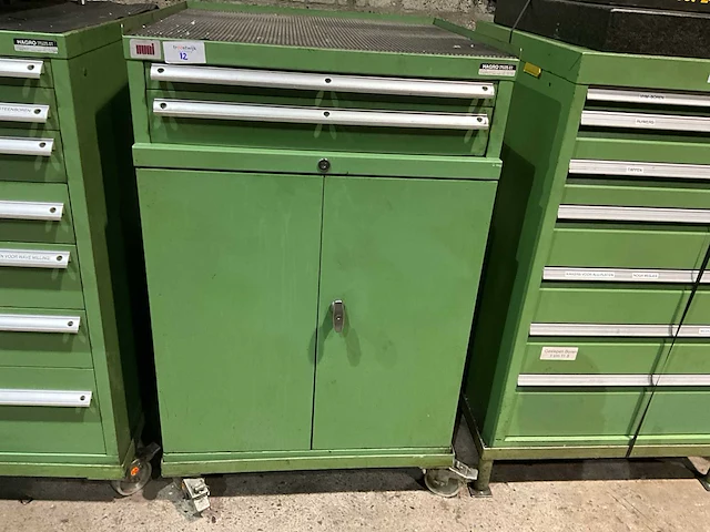 Hagro ladenkast met machinegereedschappen - afbeelding 1 van  11