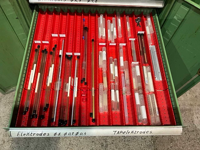 Hagro ladenkast met machinegereedschappen - afbeelding 10 van  11