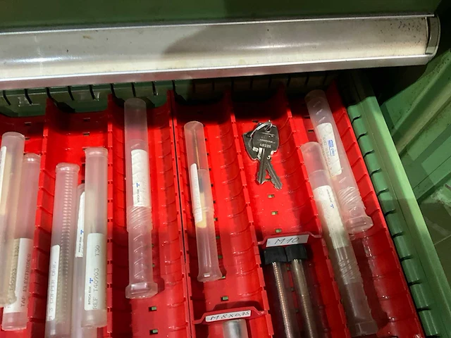 Hagro ladenkast met machinegereedschappen - afbeelding 11 van  11