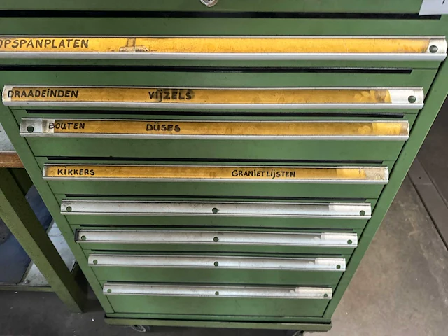 Hagro ladenkast met machinegereedschappen - afbeelding 2 van  11