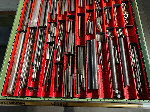 Hagro ladenkast met machinegereedschappen - afbeelding 6 van  11