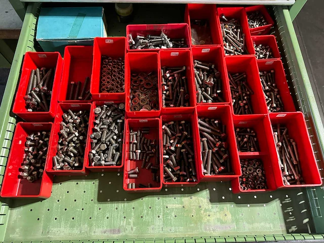 Hagro ladenkast met machinegereedschappen - afbeelding 7 van  11