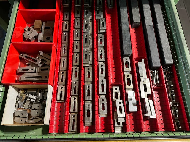 Hagro ladenkast met machinegereedschappen - afbeelding 8 van  11