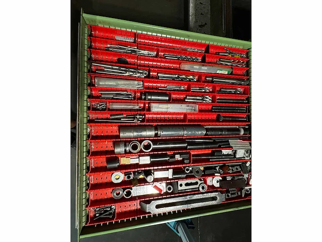 Hagro ladenkast met machinegereedschappen - afbeelding 2 van  11