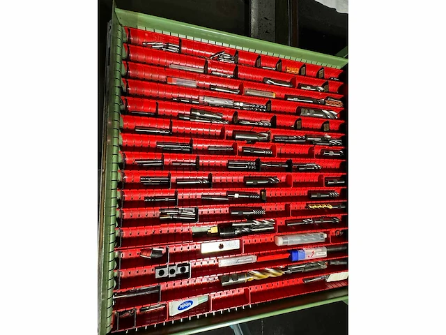 Hagro ladenkast met machinegereedschappen - afbeelding 3 van  11