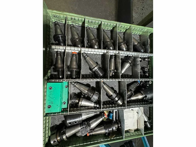 Hagro ladenkast met machinegereedschappen - afbeelding 7 van  11