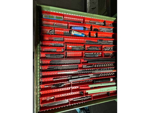 Hagro ladenkast met machinegereedschappen - afbeelding 11 van  11