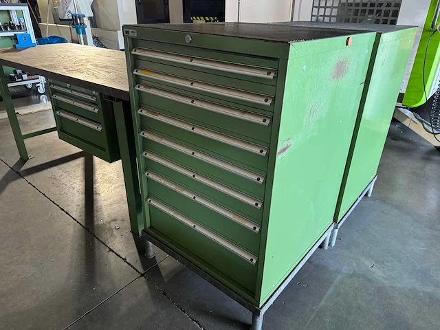 Hagro ladenkast met machinegereedschappen - afbeelding 1 van  10