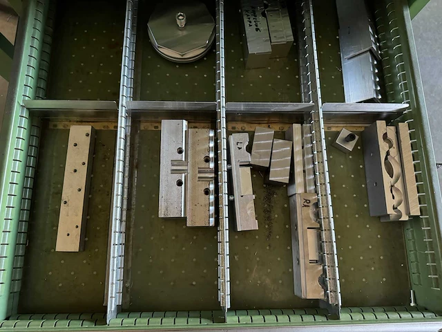Hagro ladenkast met machinegereedschappen - afbeelding 7 van  10
