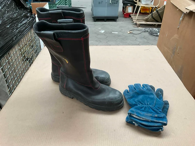 Haix boots and gloves - afbeelding 2 van  5