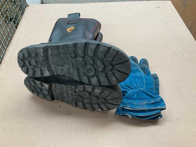 Haix boots and gloves - afbeelding 5 van  5