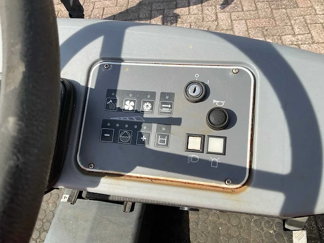 Hako - scrubmaster b310 r cl - zelfrijdende veegmachine - afbeelding 4 van  8