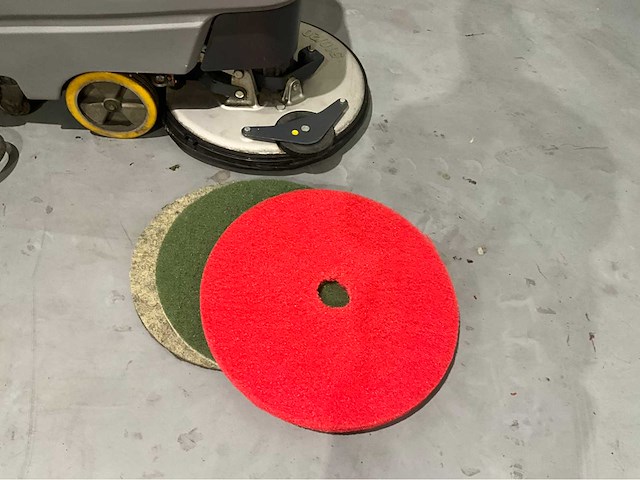 Hako b45 cl zelfrijdende schrobmachine - afbeelding 9 van  10