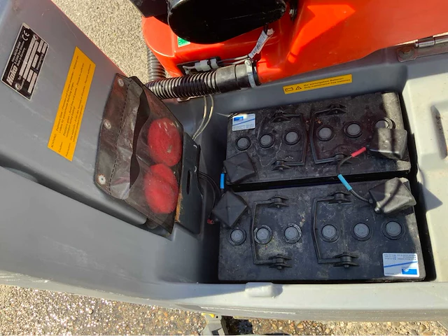 Hako b45cl zelfrijdende schrobmachine - afbeelding 7 van  7