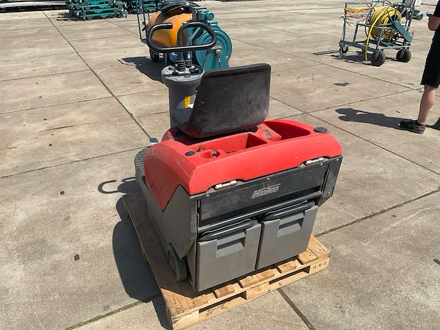 Hako b800r zelfrijdende veegmachine - afbeelding 5 van  8