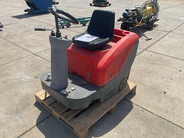 Hako b800r zelfrijdende veegmachine - afbeelding 4 van  8