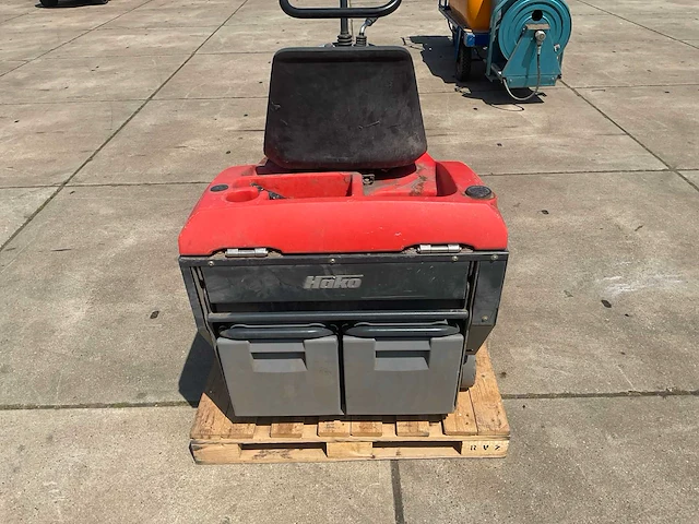 Hako b800r zelfrijdende veegmachine - afbeelding 6 van  8