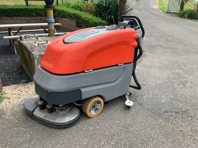 Hako hakomatic b 70 zelfrijdende schrobmachie - afbeelding 1 van  8