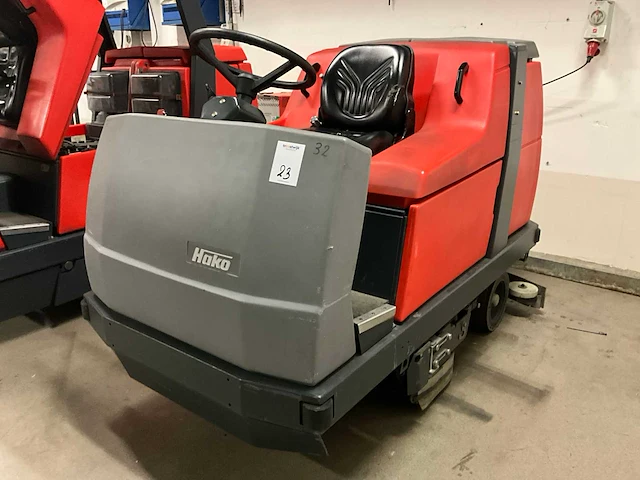 Hako hakomatic b1100 opzit schrob/zuigmachine - afbeelding 1 van  16