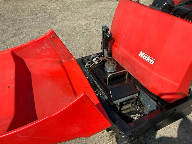 Hako hakomatic b1100 straatveegmachine - afbeelding 7 van  24
