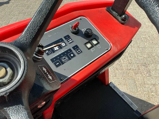 Hako hakomatic b1100 straatveegmachine - afbeelding 9 van  24