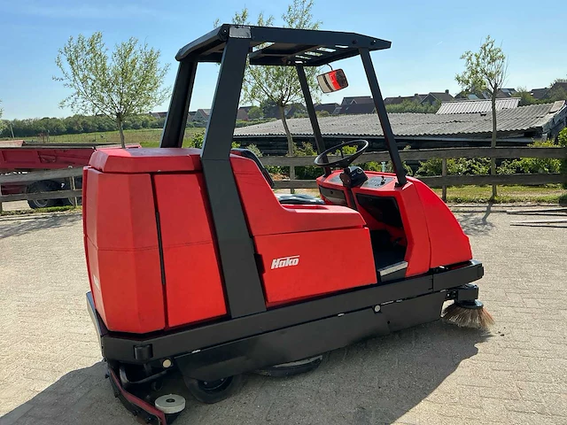 Hako hakomatic b1100 straatveegmachine - afbeelding 21 van  24