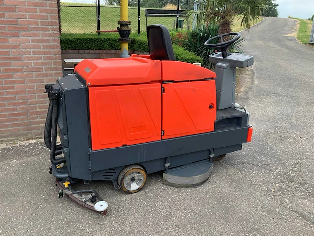 Hako hakomatic b910 zelfrijdende opzitschrobmachine - afbeelding 2 van  13