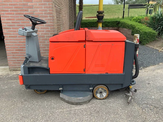 Hako hakomatic b910 zelfrijdende opzitschrobmachine - afbeelding 6 van  13