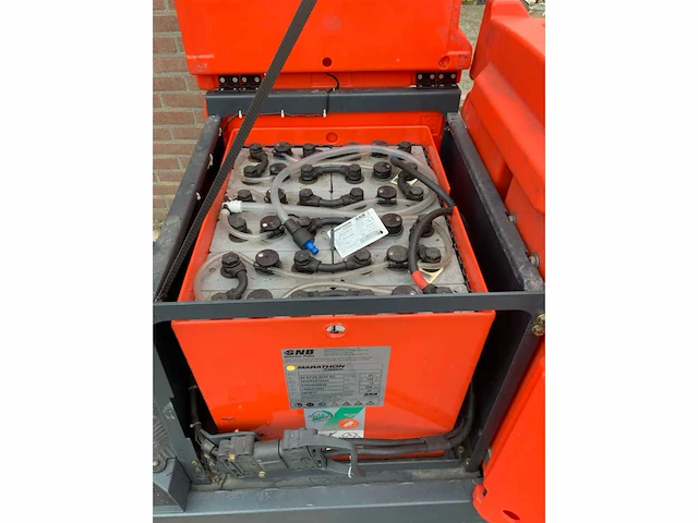Hako hakomatic b910 zelfrijdende opzitschrobmachine - afbeelding 9 van  13