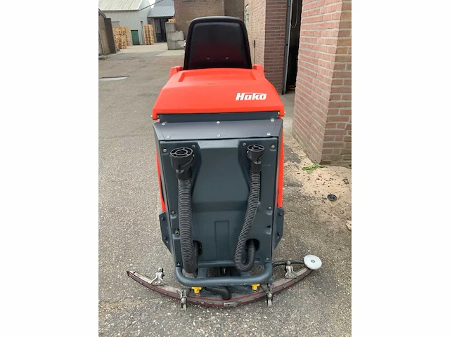 Hako hakomatic b910 zelfrijdende opzitschrobmachine - afbeelding 10 van  13