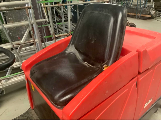 Hako hakomatic b910 zelfrijdende schrobmachine - afbeelding 10 van  23