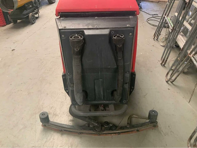 Hako hakomatic b910 zelfrijdende schrobmachine - afbeelding 13 van  23