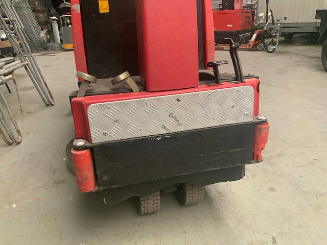 Hako hakomatic b910 zelfrijdende schrobmachine - afbeelding 15 van  23