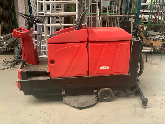 Hako hakomatic b910 zelfrijdende schrobmachine - afbeelding 19 van  23