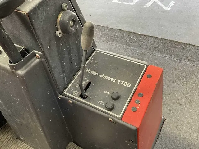 Hako jonas 1100e zelfrijdende veegmachine - afbeelding 10 van  11