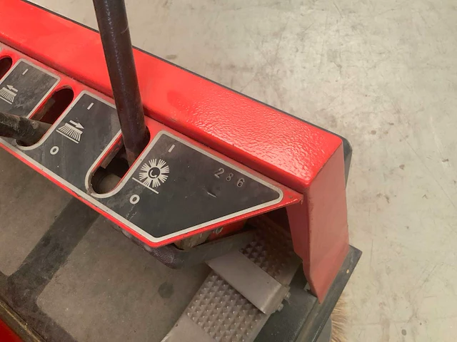 Hako jonas 950e zelfrijdende veegmachine - afbeelding 13 van  25
