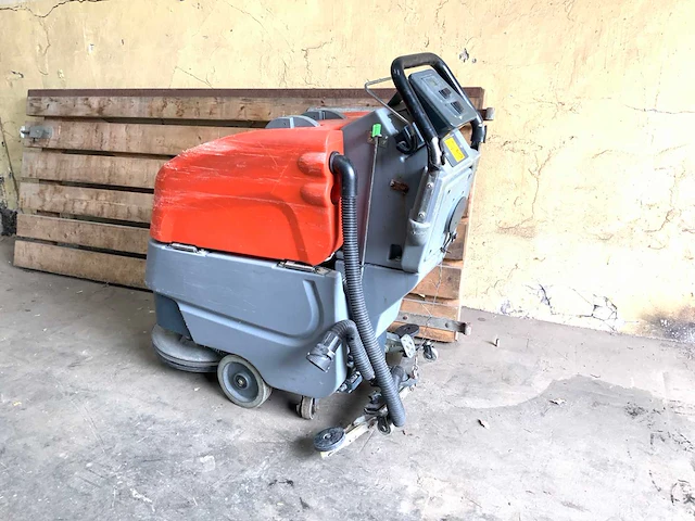 Hako scrubmaster b45 zelfrijdende schrobmachine - afbeelding 3 van  8