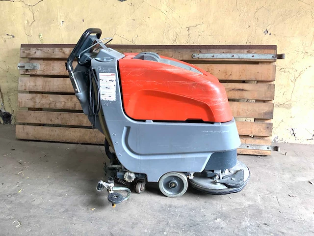 Hako scrubmaster b45 zelfrijdende schrobmachine - afbeelding 4 van  8
