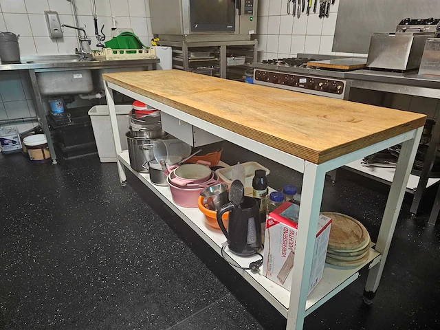 Hakvoort - werktafel voorzien van houten blad - afbeelding 1 van  5