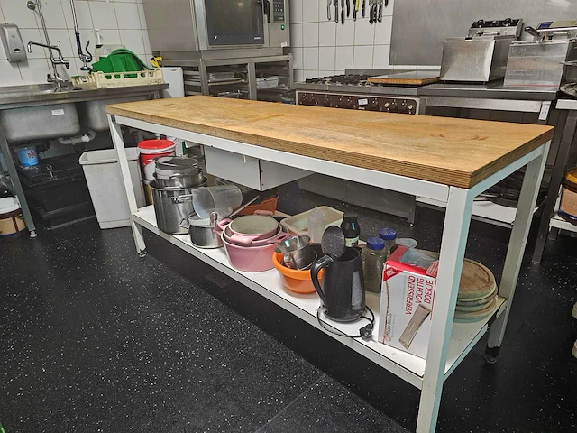 Hakvoort - werktafel voorzien van houten blad - afbeelding 3 van  5