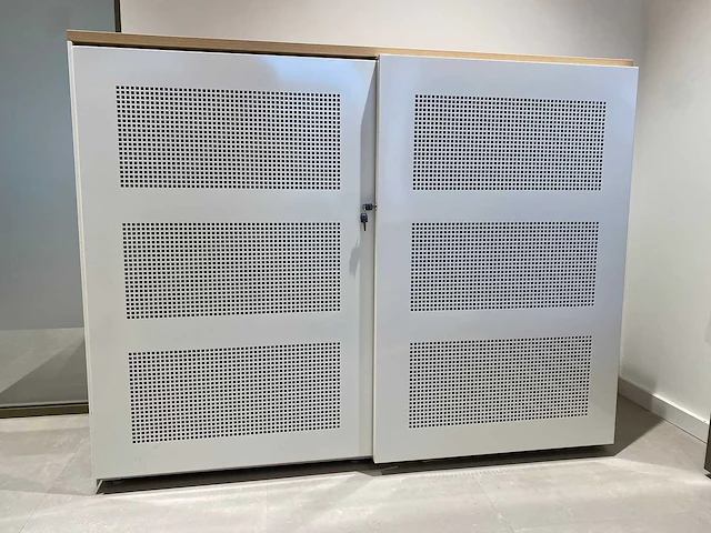 Halfhoge akoestische stalen schuifdeurkast - afbeelding 10 van  12