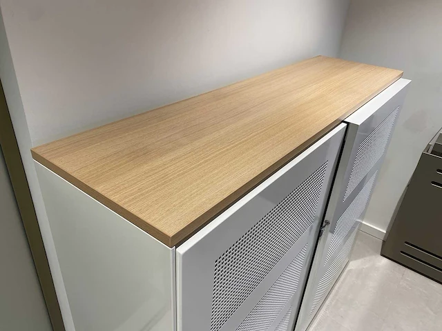 Halfhoge akoestische stalen schuifdeurkast - afbeelding 7 van  12