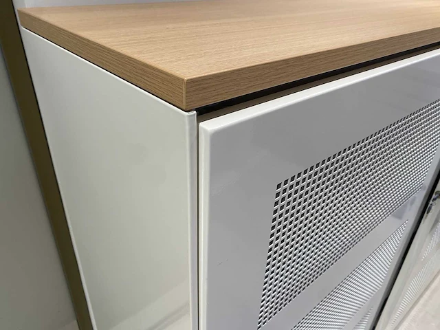 Halfhoge akoestische stalen schuifdeurkast - afbeelding 8 van  12