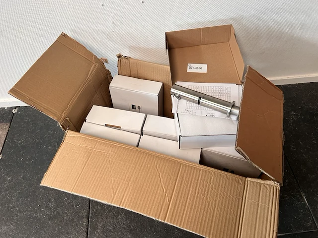 Halfhoge kast thebalux, eiken - afbeelding 1 van  3