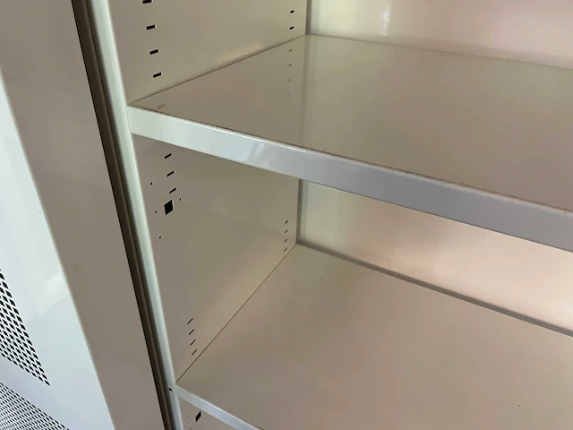Halfhoge stalen schuifdeurkast - afbeelding 15 van  15