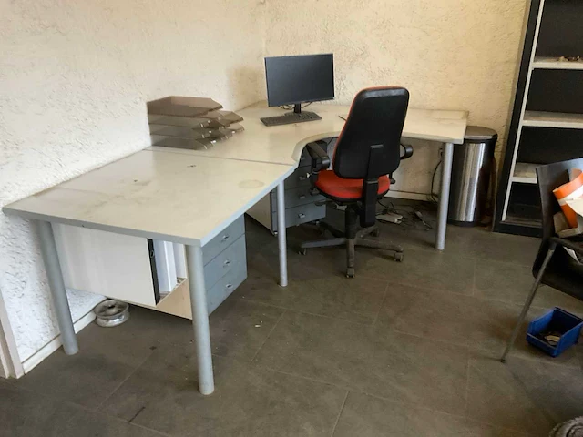 Halfrond bureau met stoel - afbeelding 2 van  3